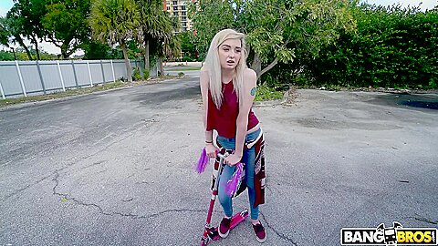 Peter Green And Lexi Lore – Horny 19 Year Old Hops On The Bus / 31.1.2018